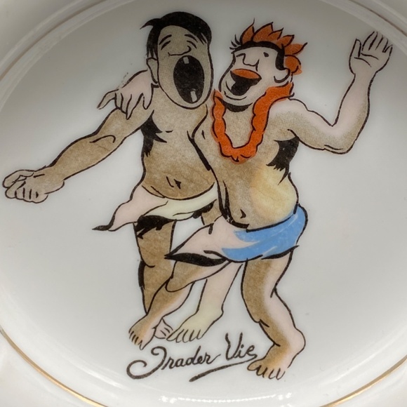 Trader Vic's Tiki ceramic ashtray, with two happy islanders, gold trim. - Picture 2 of 6